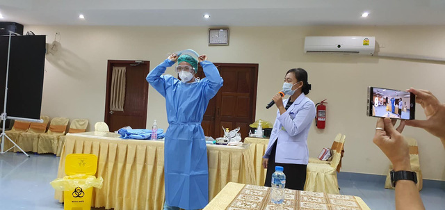 Chuyên gia y tế Việt Nam hỗ trợ cấp cứu kịp thời một thai phụ người Lào mắc COVID-19 - Ảnh 2.