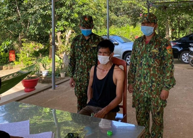 Bắt đối tượng người Lào khi vượt biên cùng 38.000 viên ma túy ảnh 2