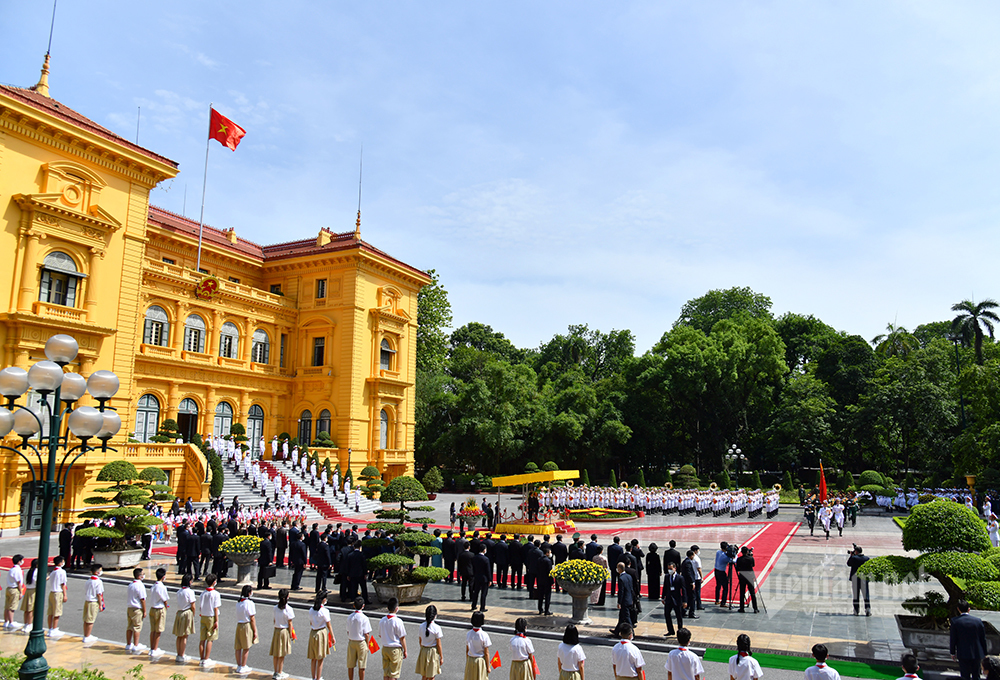 Chủ tịch nước chủ trì lễ đón Tổng Bí thư, Chủ tịch nước Lào