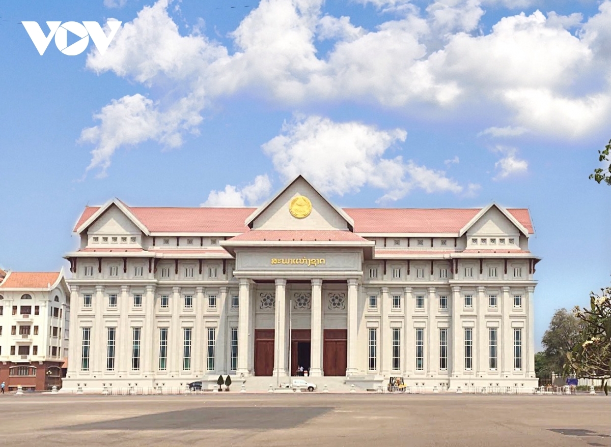 Công trình Nhà Quốc hội Lào mới là quà tặng của Đảng, Nhà nước và Nhân dân Việt Nam dành cho Đảng, Nhà nước và Nhân dân Lào, có tổng kinh phí hơn 110 triệu USD. Công trình là biểu tượng sinh động của mối quan hệ hữu nghị vĩ đại, tình đoàn kết đặc biệt, hợp tác toàn diện giữa hai nước Việt Nam và Lào