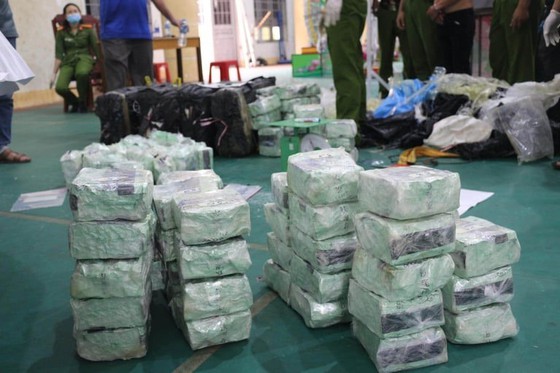 Truy tố 2 đối tượng chở 200kg ma túy đá từ Lào đến TPHCM tiêu thụ ảnh 2