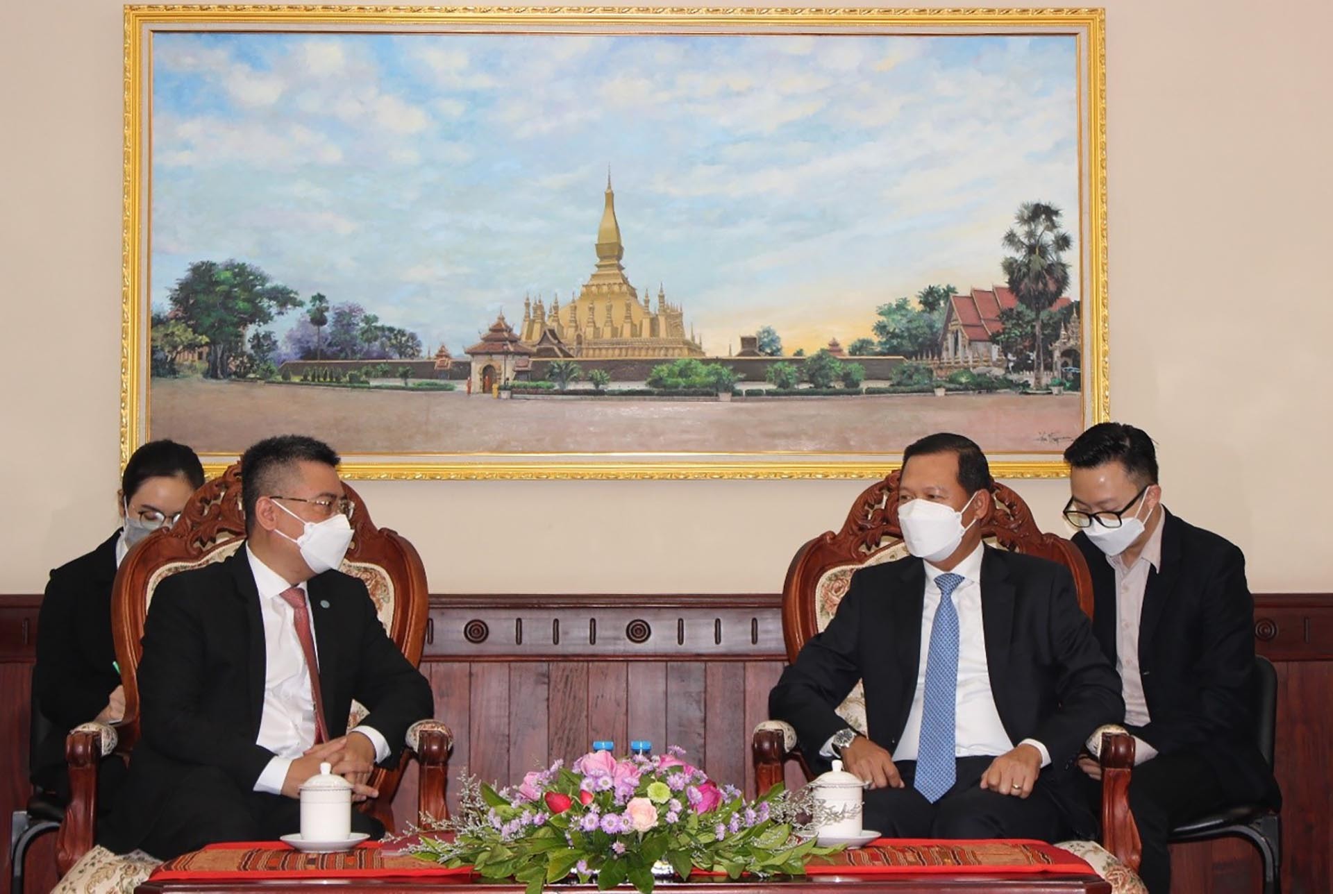 Thứ trưởng Ngoại giao Lào tiếp Tổng Lãnh sự Việt Nam tại Paksé đến chào xã giao và trình Thư ủy nhiệm