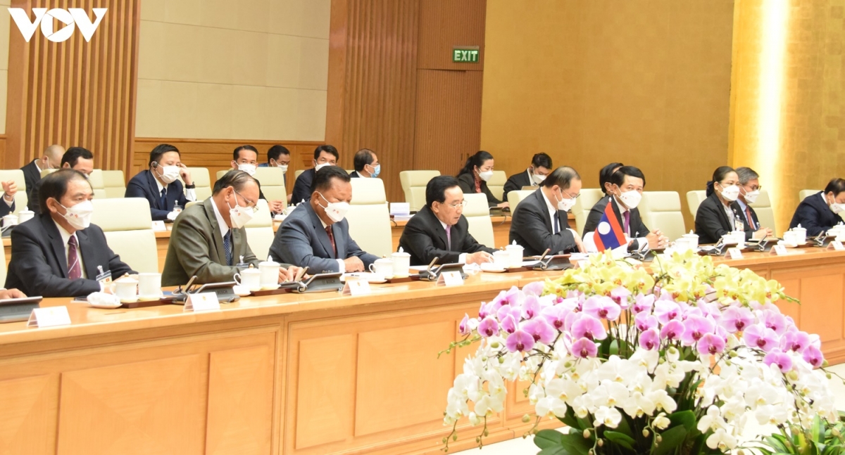 Tại cuộc hội đàm diễn ra, Thủ tướng Phạm Minh Chính và Thủ tướng Phankham Viphavanh đã nhất trí hai nước cần tiếp tục tăng cường hợp tác, hỗ trợ lẫn nhau trên tinh thần đồng chí, anh em để đảm bảo giữ vững độc lập, tự chủ, nhất là tự chủ về kinh tế.