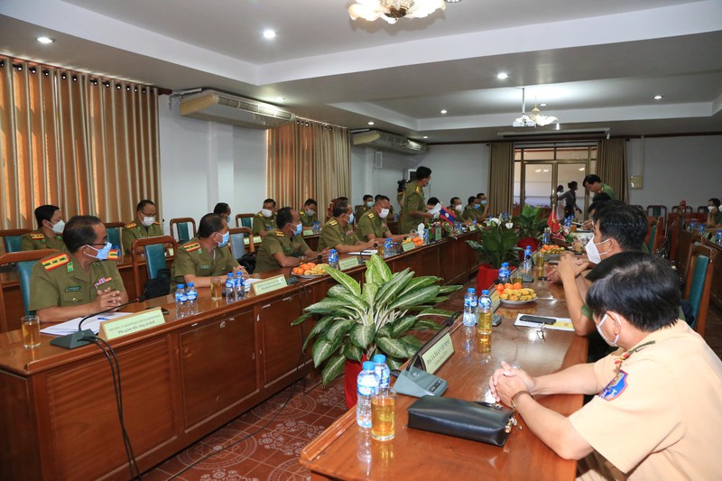 Ký kết biên bản ghi nhớ hợp tác an ninh Việt Nam - Lào ảnh 1