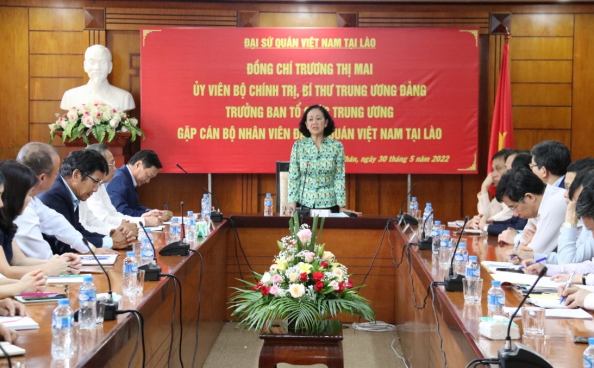 Trưởng Ban Tổ chức Trung ương Trương Thị Mai thăm và làm việc với Đại sứ quán Việt Nam tại Lào.