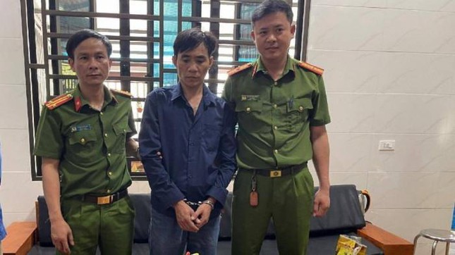 Tóm gọn đối tượng thủ 2 khẩu súng 'cõng' ma túy từ Lào về Việt Nam ảnh 1