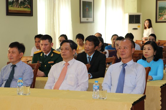 Bí thư Thành ủy TPHCM Nguyễn Văn Nên thăm cán bộ, nhân viên Đại sứ quán Việt Nam tại Lào ảnh 3