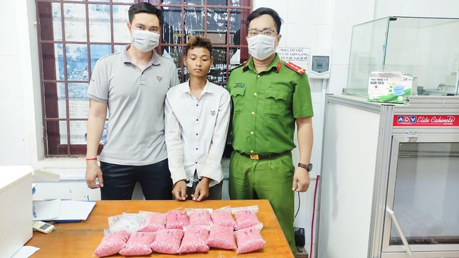 Bắt đối tượng người Lào vận chuyển 66.000 viên ma túy ảnh 1