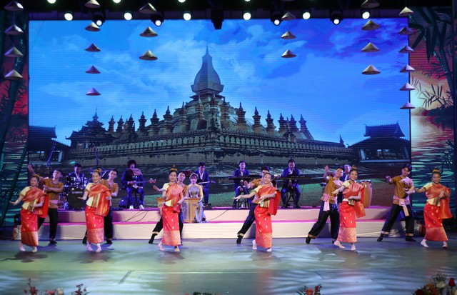 Ấn tượng chương trình nghệ thuật “Hồn sen Việt- Hương sắc Chăm Pa” tại thủ đô Viêng Chăn, Lào - Ảnh 12.