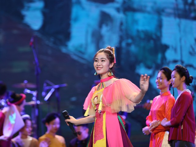 Ấn tượng chương trình nghệ thuật “Hồn sen Việt- Hương sắc Chăm Pa” tại thủ đô Viêng Chăn, Lào - Ảnh 11.