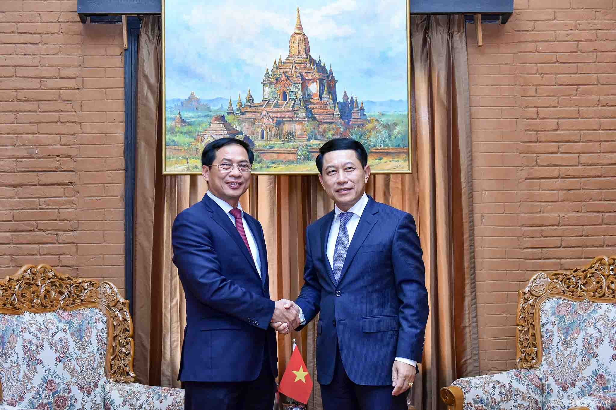 Bộ trưởng Ngoại giao Bùi Thanh Sơn gặp Bộ trưởng Ngoại giao Lào
