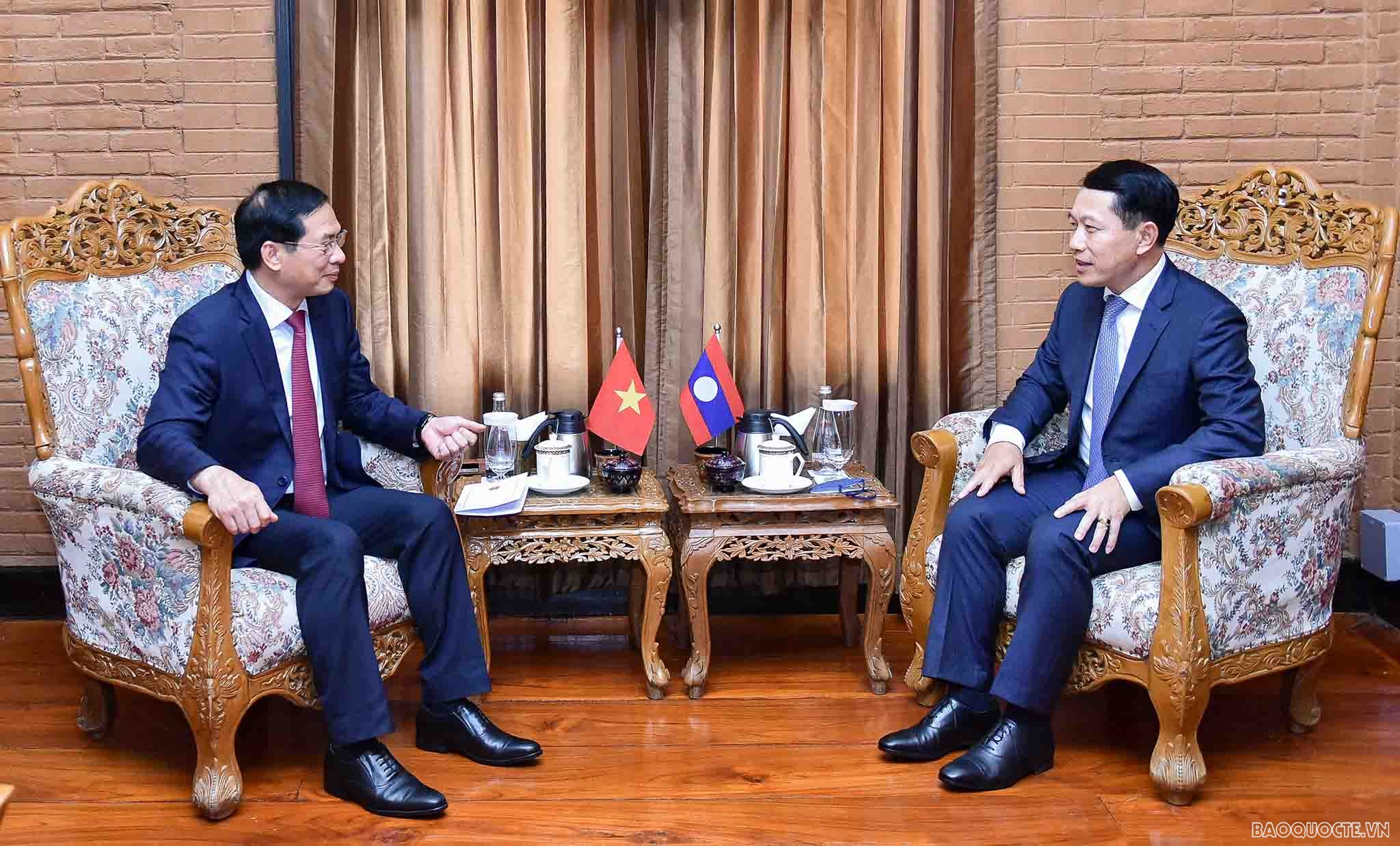 Bộ trưởng Ngoại giao Bùi Thanh Sơn gặp Bộ trưởng Ngoại giao Lào