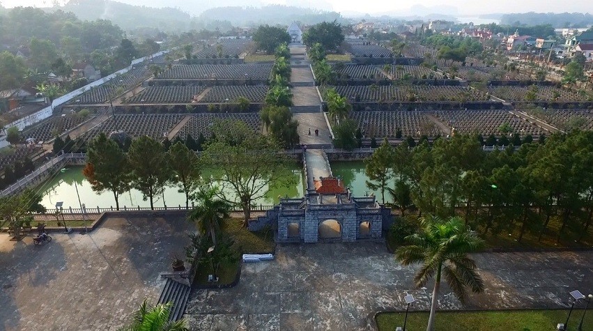 Trên Nghĩa trang Liệt sĩ quốc tế Việt-Lào