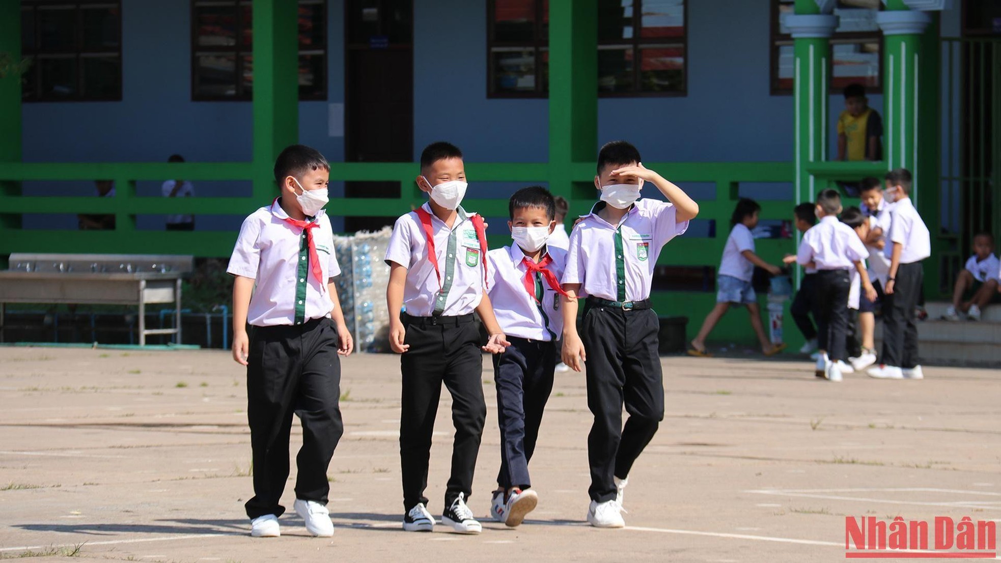Học tiếng Việt trong ngôi trường song ngữ Nguyễn Du ở Vientiane ảnh 14