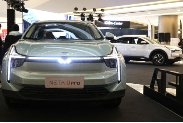 Mẫu SUV cỡ C chạy điện của Trung Quốc vừa ra mắt tại Lào, có Logo khá giống xe VinFast? - Ảnh 2.