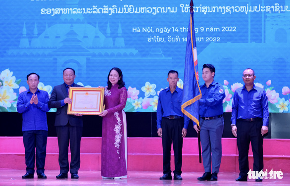 Trung ương Đoàn đón nhận Huân chương Lao động hạng nhất của nước bạn Lào - Ảnh 1.