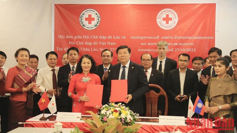 Phó Thủ tướng Lào tiếp Đoàn đại biểu Hội Chữ thập đỏ Việt Nam ảnh 1