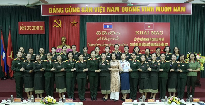 Tập huấn nghiệp vụ công tác phụ nữ cho cán bộ phụ nữ Quân đội nhân dân Lào - Ảnh 3.