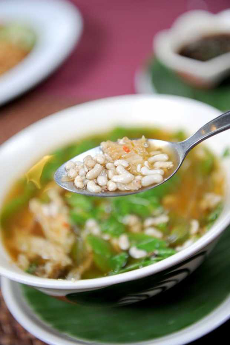 Món súp trứng kiến của người Lào có mùi kỳ lạ, du khách không dám ăn - 4