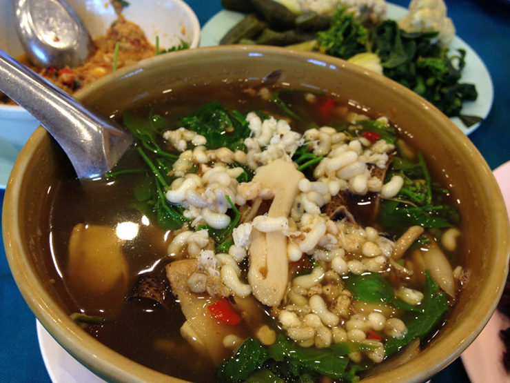 Món súp trứng kiến của người Lào có mùi kỳ lạ, du khách không dám ăn - 5