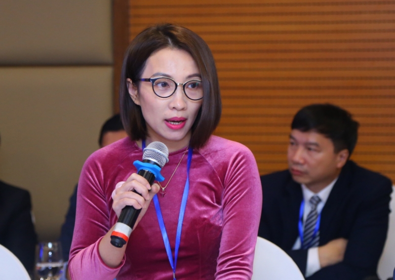 Bà Phạm Minh Thu, đại diện Viện Khoa học Lao động và Xã hội trình bày tham luận “Đảm bảo an sinh xã hội trong đại dịch Covid-19 và giai đoạn phục hồi kinh tế