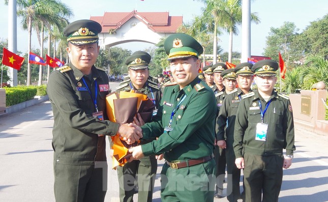 Giao lưu Sĩ quan Biên phòng trẻ Việt - Lào lần thứ nhất ảnh 1