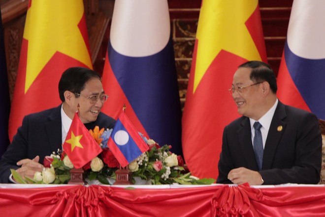 Việt Nam, Lào ký kết 10 văn kiện hợp tác đa lĩnh vực - Ảnh 1.