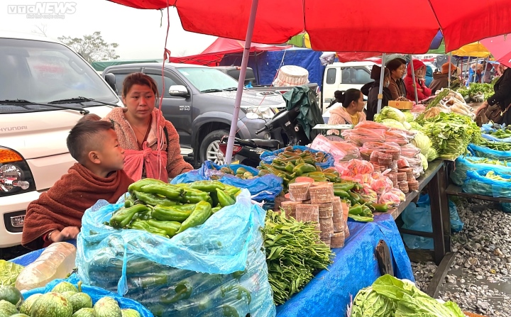 Chợ phiên biên giới Việt - Lào  - 2