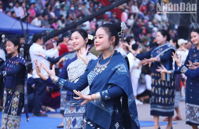Lễ hội voi Lào năm 2023 thu hút hàng chục nghìn du khách ảnh 3