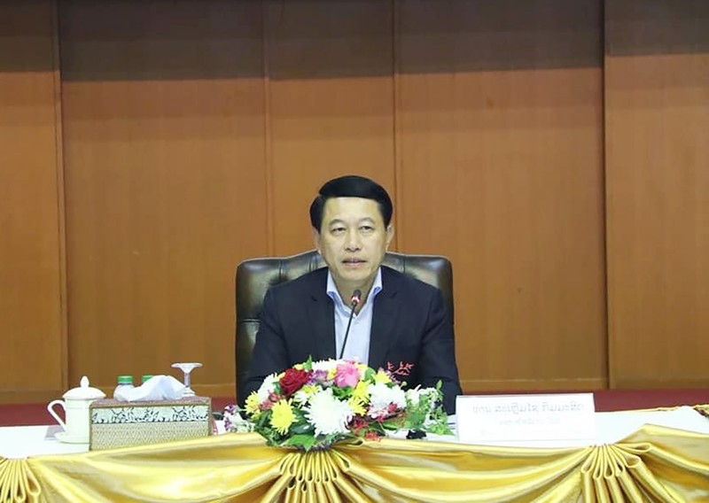 Phó Thủ tướng, Bộ trưởng Ngoại giao Lào Saleumxay Kommasith chủ trì cuộc họp về công tác chuẩn bị tổ chức Hội nghị. Ảnh: Báo Pasaxon