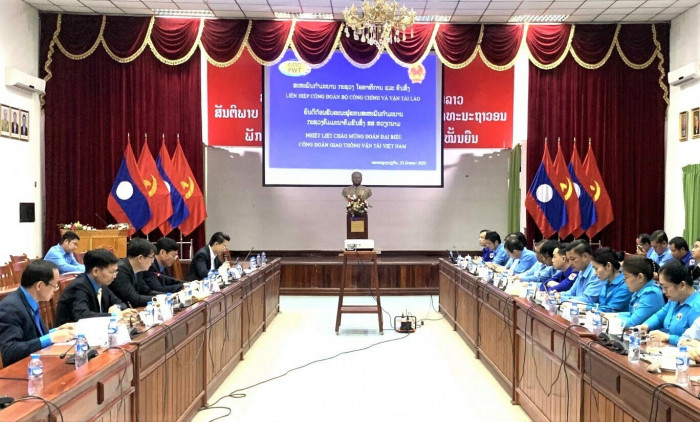 Tăng cường hợp tác công đoàn GTVT hai nước Việt - Lào 1