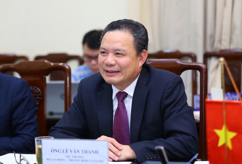Thứ trưởng Lê Văn Thanh chia sẻ với đoàn Lào về việc xây dựng và triển khai chính sách BHXH ở Việt Nam