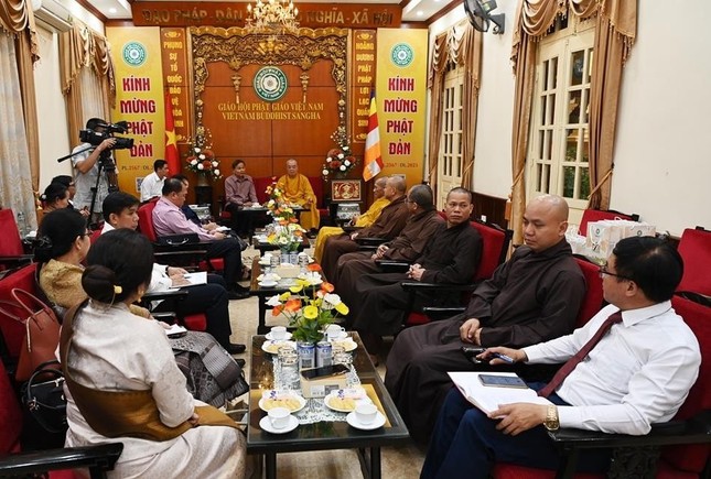 Hà Nội: Đoàn đại biểu Ủy ban Trung ương Mặt trận Lào Xây dựng đất nước thăm T.Ư GHPGVN ảnh 1