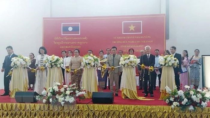 Lễ khánh thành và đưa vào sử dụng dự án Nhà đa năng Trường Hữu nghị Lào - Việt Nam tỉnh Savannakhet. Ảnh: TTXVN phát 