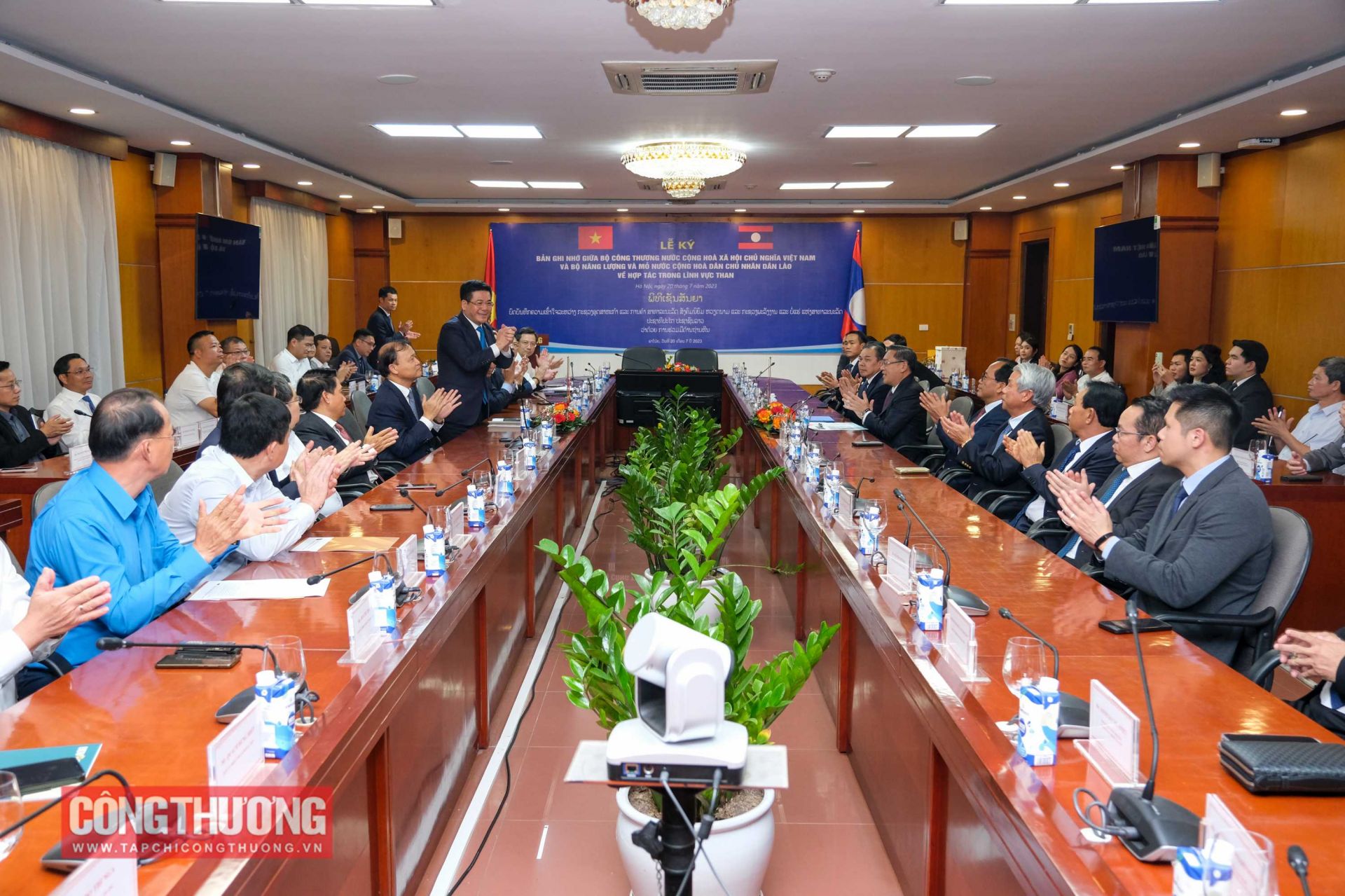Toàn cảnh lễ ký kết hợp tác Việt Nam - Lào trong lĩnh vực than