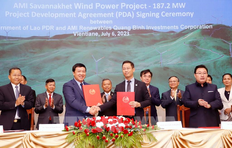 Chính phủ Lào và Công ty CP Đầu tư AMI Renewables Quảng Bình (Công ty AMI Quảng Bình) ký kết Thỏa thuận phát triển dự án điện gió tại tỉnh Savannakhet. ảnh 3