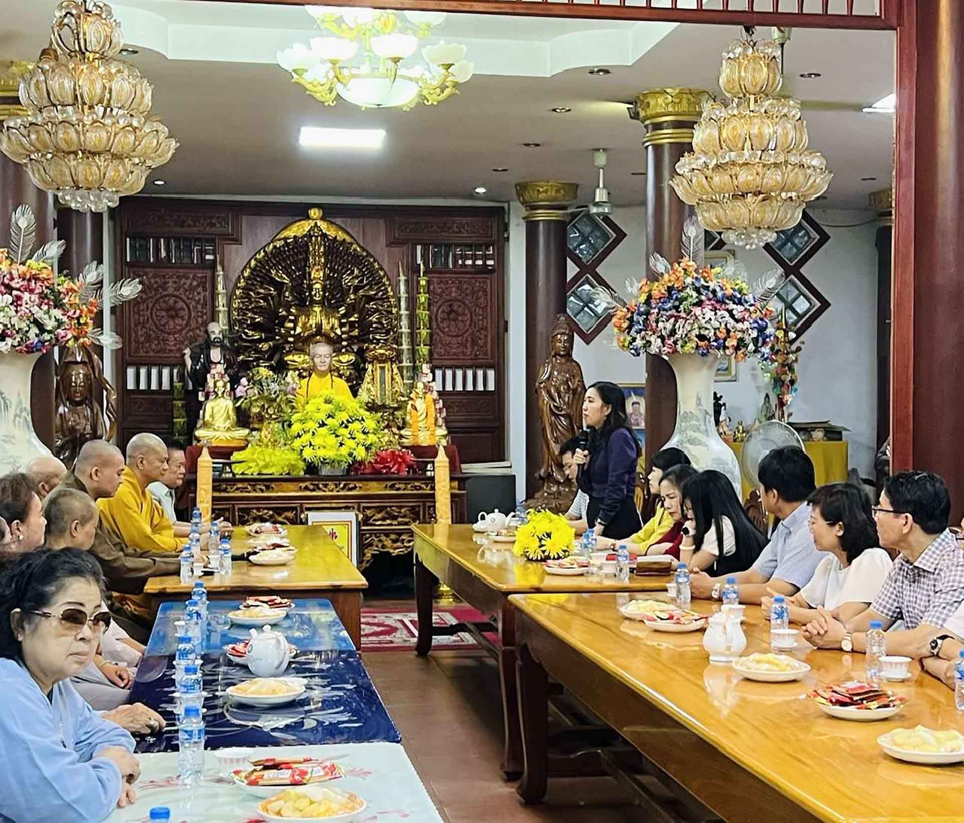Thứ trưởng Lê Thị Thu Hằng gặp gỡ Ban điều phối hợp tác Phật giáo Việt Nam-Lào, thăm Chùa Phật Tích.