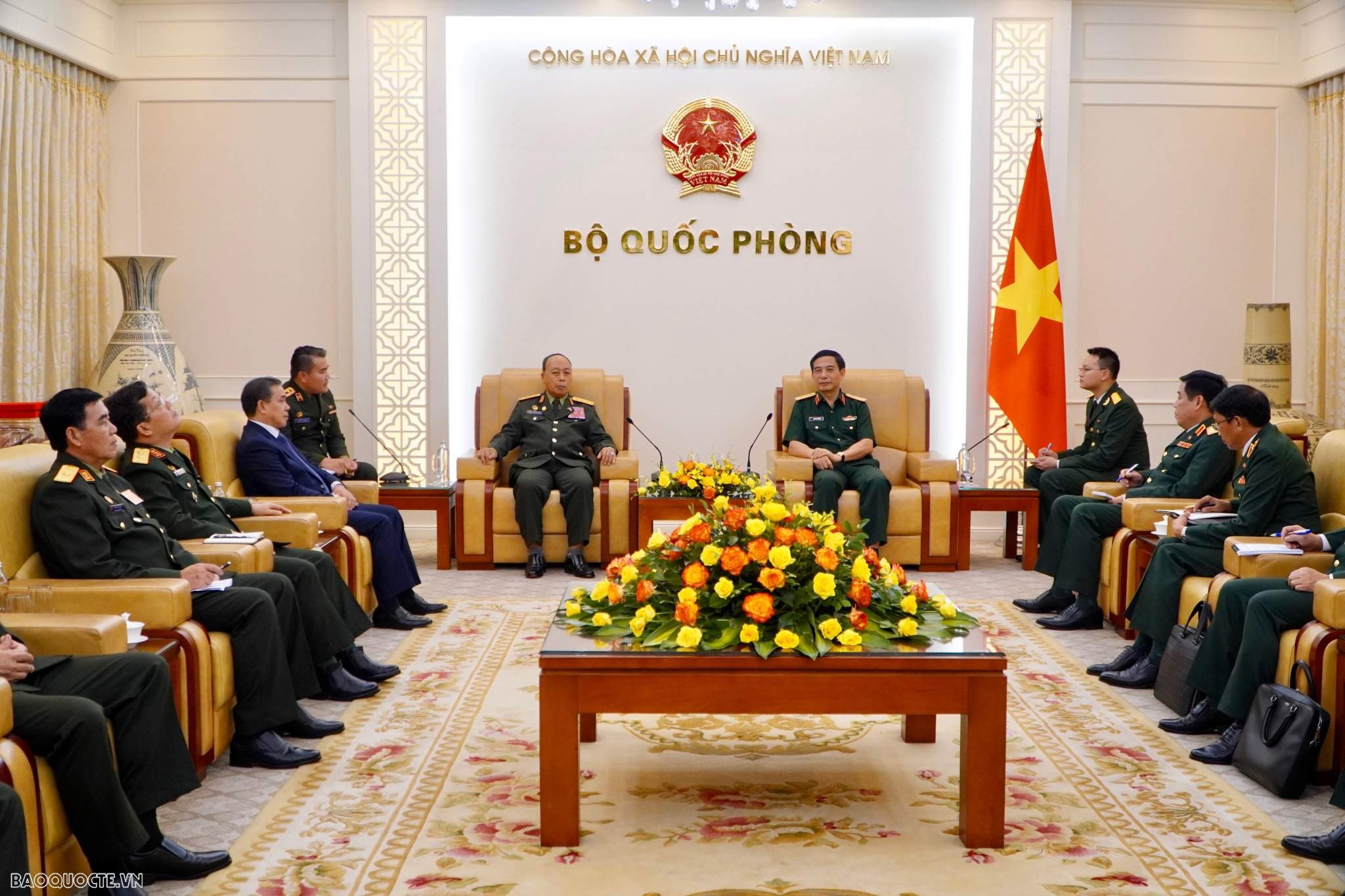 Toàn cảnh buổi tiếp giữa Đại tướng Phan Văn Giang và Thượng tướng Thongloi Silivong. (Ảnh: Tuấn Việt)