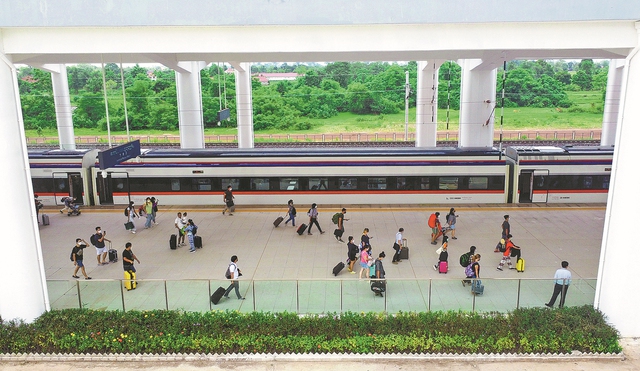 Thúc đẩy du lịch dọc tuyến đường sắt Lào - Trung Quốc - Ảnh 1.